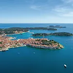 Gorgeous In * Ровиньско село